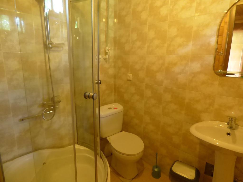 Hotel Hatsvali Местия Стая снимка